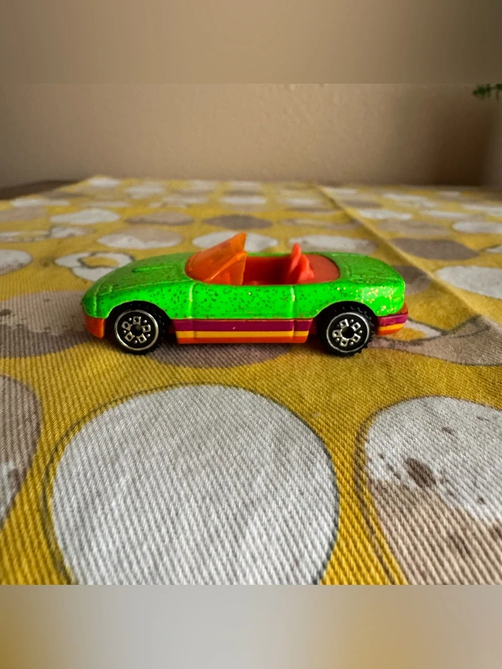 Vintage Hot Wheels 1990s glittery green Mazda Miata MX-5 Convertible car